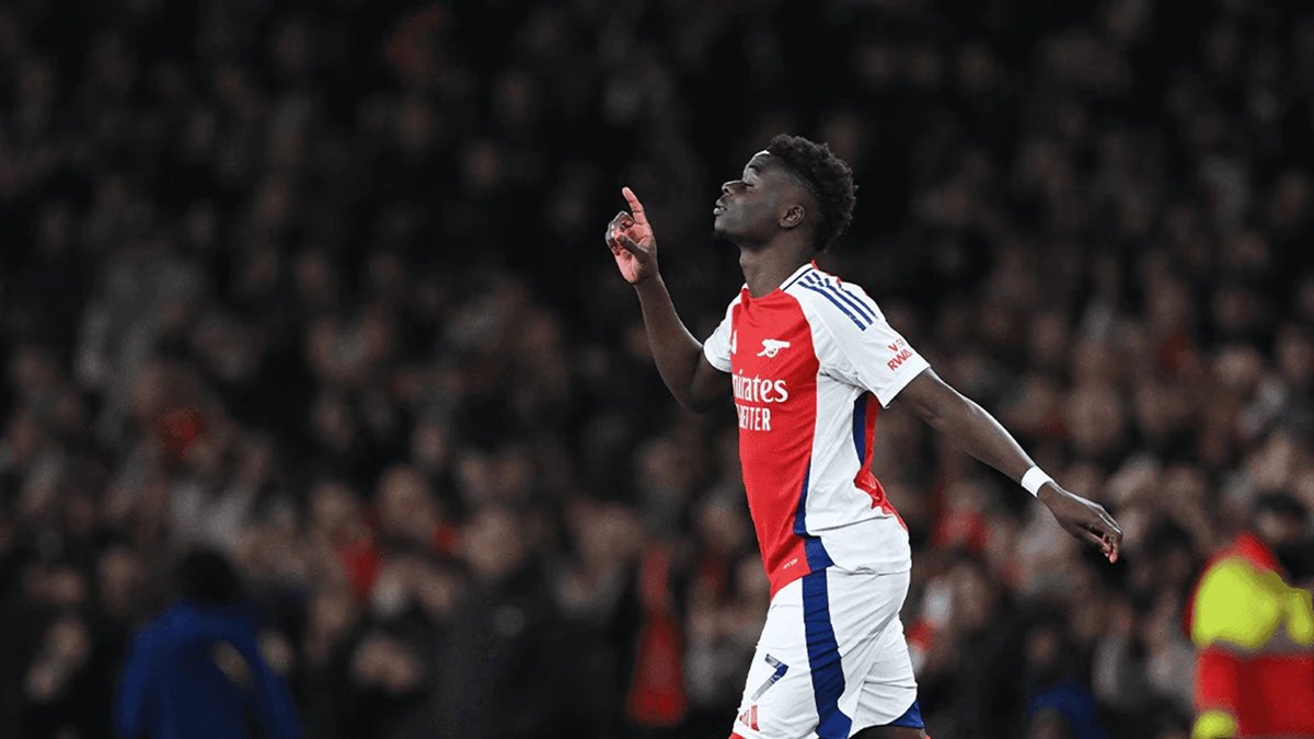 Bukayo Saka playing for Arsenal